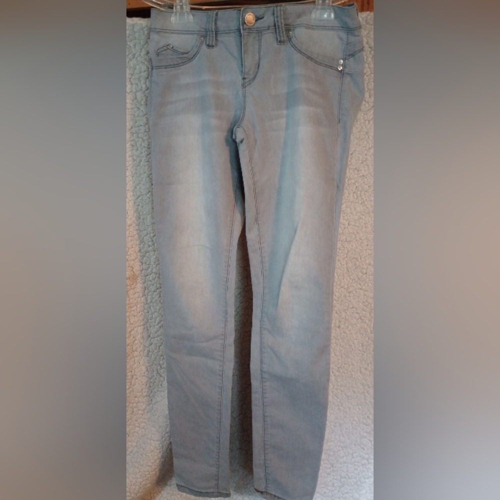 YMI WannaBettaButt Women’s/Juniors Mid Rise Skinny Size 7 Gray Wash Jeans
